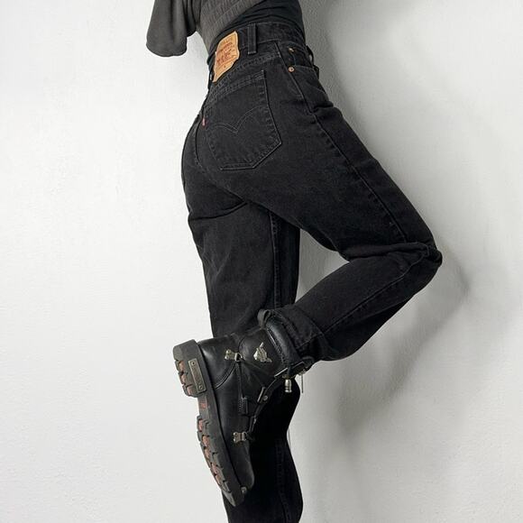 28 Waist VINT Levi’s Black 550 Jeans High Rise Relaxed Fit Tapered Leg USA Made - Picture 1 of 10